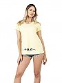 Γυναικεία μπλούζα t-shirt με στάμπα "ONE" στο τέλειωμα μακριά σε άνετη γραμμή και κοντό μανίκι | Κίτρινο
