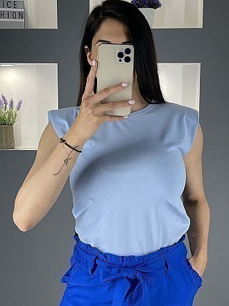 Γυναικεία μπλούζα αμάνικη με βάτες στους ώμους | Γαλάζιο