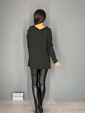 Γυναικεία μπλούζα με Ve λαιμόκοψη μακρύ μανίκι και λεπτομέρεια τσεπάκι animal print | Μαύρο
