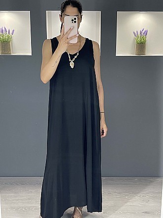 Γυναικείο φόρεμα maxi μονόχρωμο oversize με κολιέ | Μαύρο