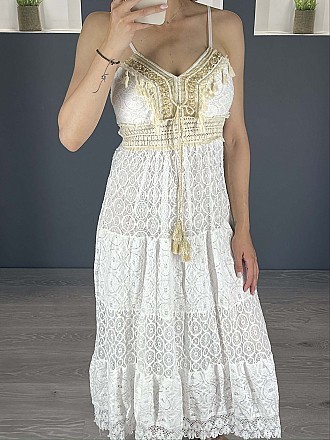Γυναικείο maxi φόρεμα με δαντέλα χρυσές λεπτομέρειες με ραντάκι και βολάν στο τελείωμα | Λευκό