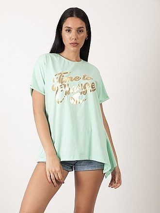 Γυναικεία μπλούζα t-shirt με στάμπα χρυσά γράμματα "Time to change" μακριά σε άνετη γραμμή και κοντό μανίκι | Βεραμάν