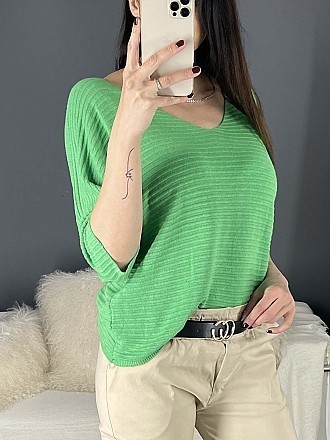 Γυναικεία μπλούζα πλεκτή με πλέξη ριγέ τύπου νυχτερίδα με Ve λαιμόκοψη | Πράσινο