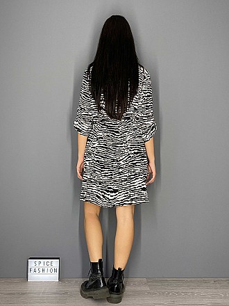 Γυναικεία πουκαμίσα- φόρεμα animal print ασύμμετρη πιο μακριά πίσω με δερματίνη ζώνη | Λευκό-Μαύρο