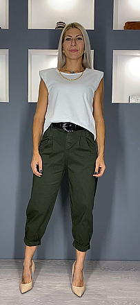 Γυναικείο παντελόνι τύπου καπαρντίνα με πιέτες και δερματίνη ζώνη | Χακί