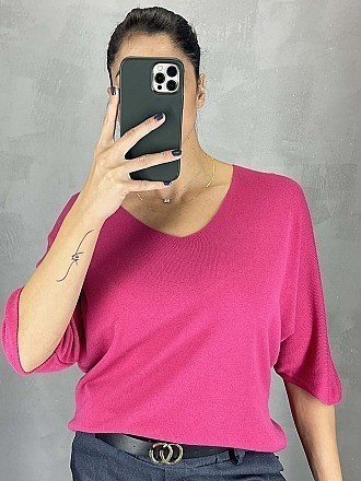 Γυναικεία μπλούζα ψιλό πλεκτό με κοντό μανίκι τύπου νυχτερίδα και V λαιμόκοψη | Φούξια